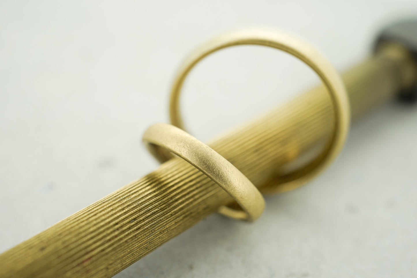 Klassische Eheringe aus recyceltem oder Fairtrade Gelbgold mit matter Oberfläche - Goldschmiede Miret